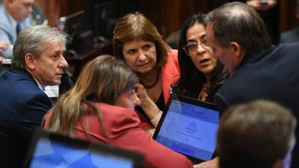 oficialiusmo derrotado