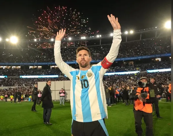 messi by na