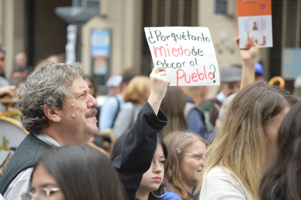 MARCHA universitaria by Miriam Campos LNM