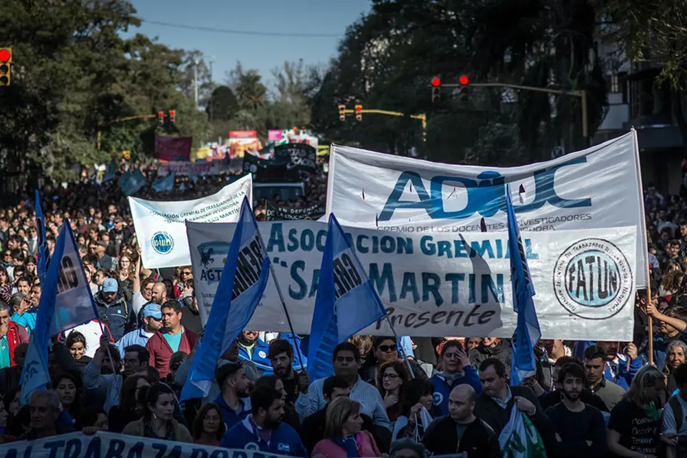 Adiuc marcha