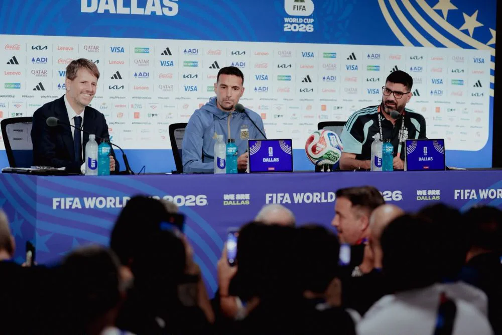 Scaloni en conf de prensa by Selección Argentina