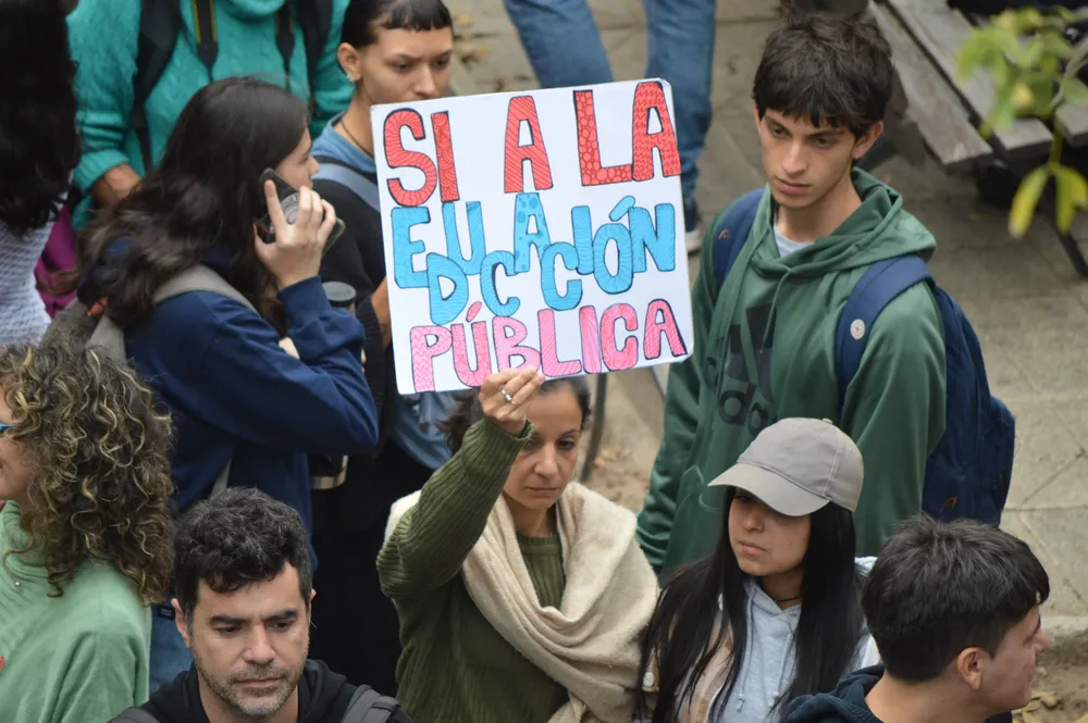 MARCHA universitaria by Miriam Campos LNM