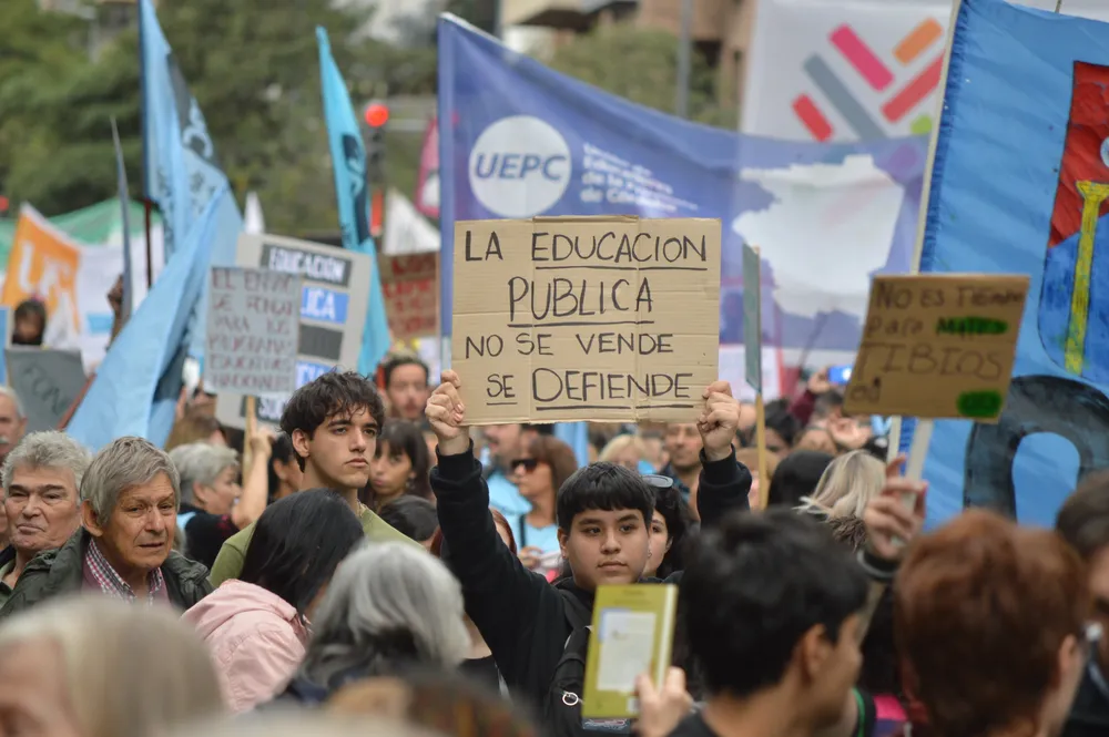 MARCHA universitaria by Miriam Campos LNM