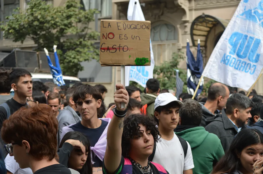 MARCHA universitaria by Miriam Campos LNM
