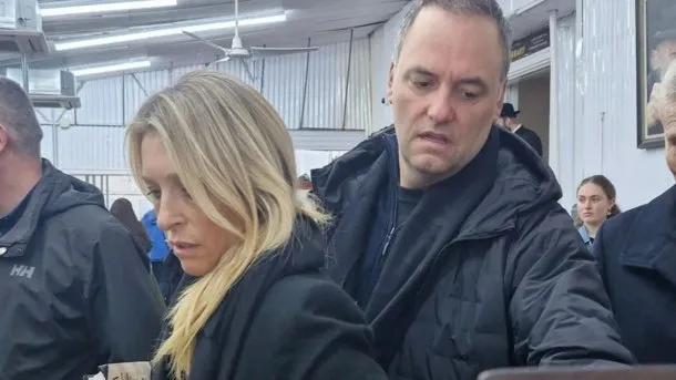 Adorni y su pareja Bettina Angeletti