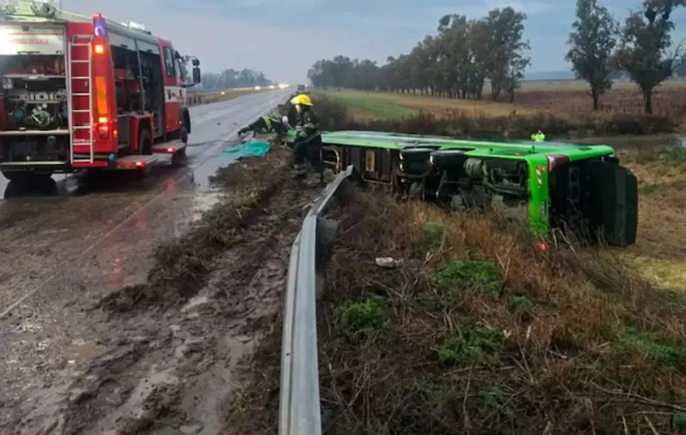 vUELCO DE COLECTIVO LABOULAYE
