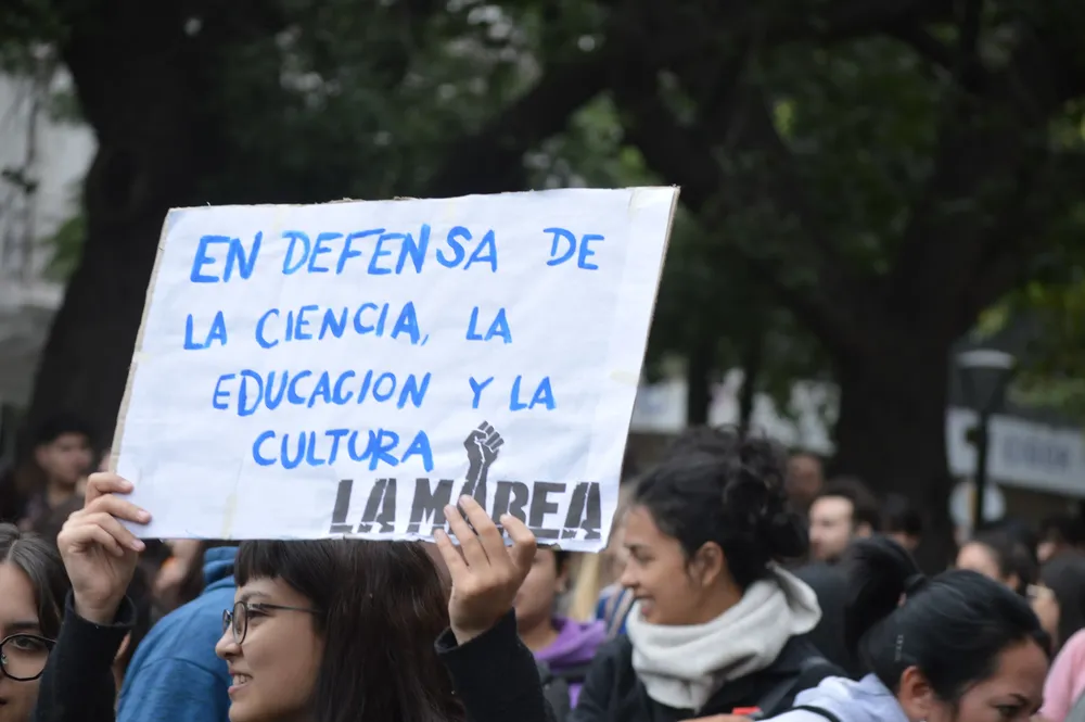 MARCHA universitaria by Miriam Campos LNM