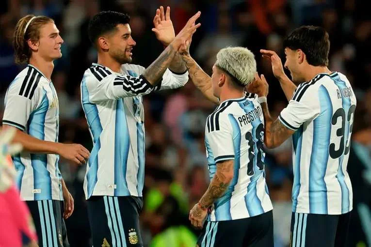 Seleccion Argetina en el Kempes gentileza