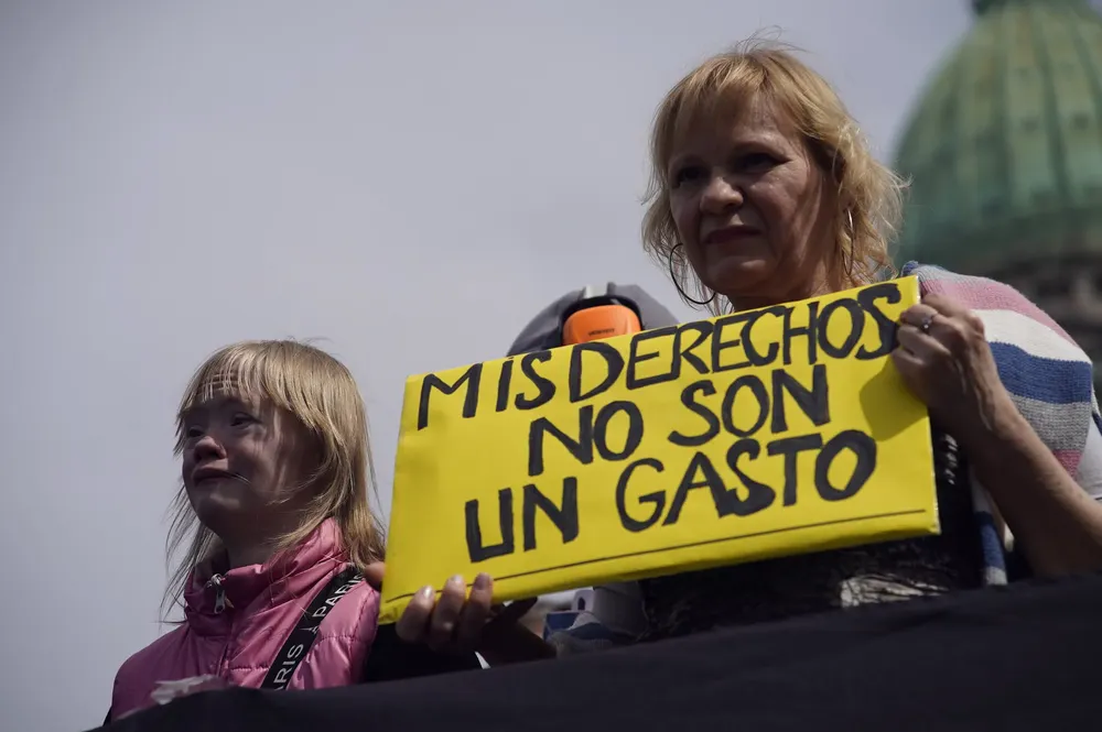 Manifestación en el Congreso por la prórroga de la Emergencia en Discapacidad (Foto Permanente Discapacidad) 04