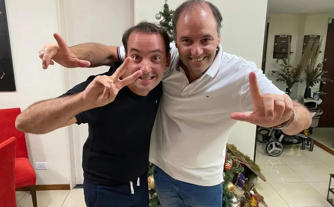Adorni y su hermano by NA
